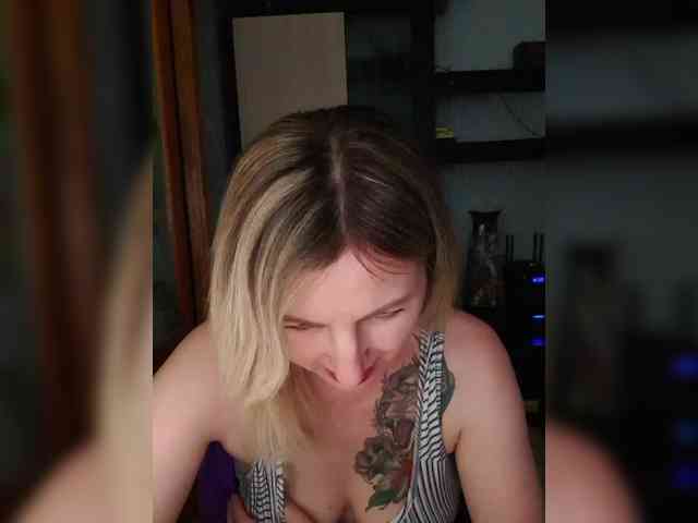 Nushka1984 webcam