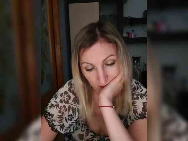 Nushka1984 webcam