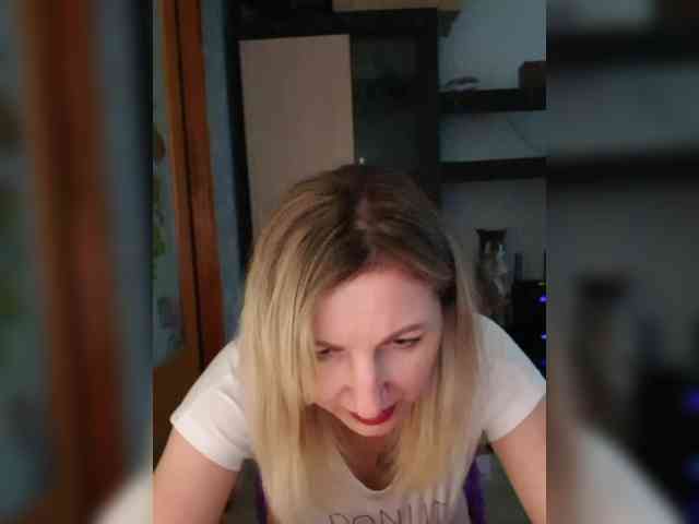 Nushka1984 webcam