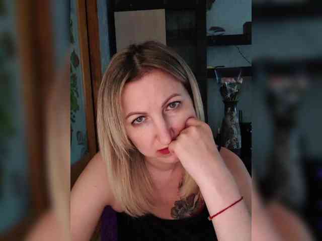 Nushka1984 webcam
