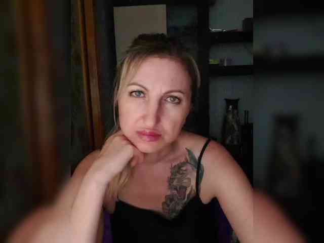 Nushka1984 webcam