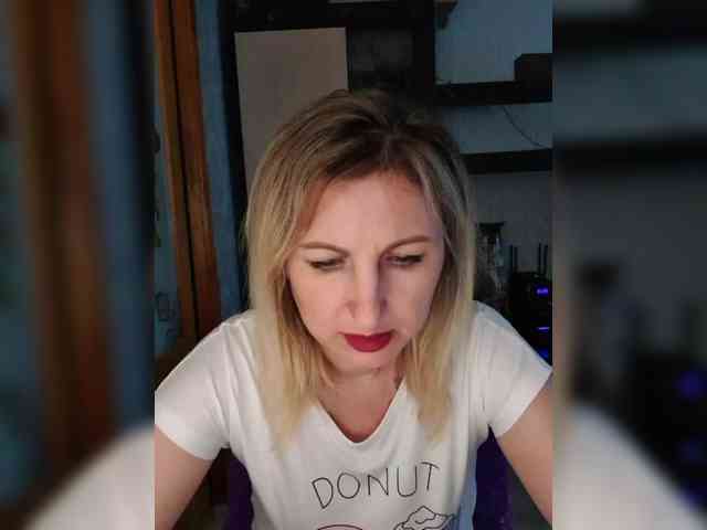 Nushka1984 webcam