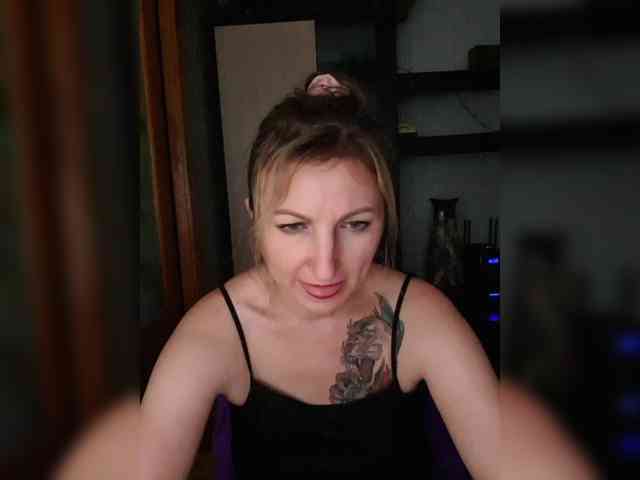 Nushka1984 webcam