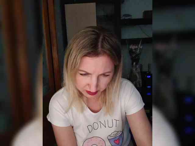 Nushka1984 webcam