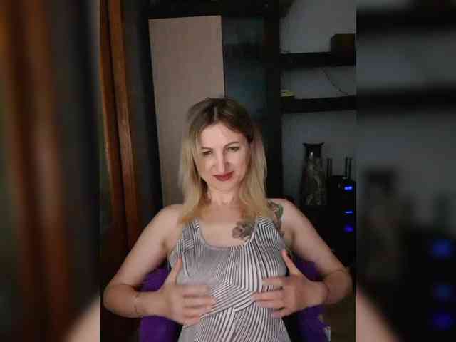 Nushka1984 webcam