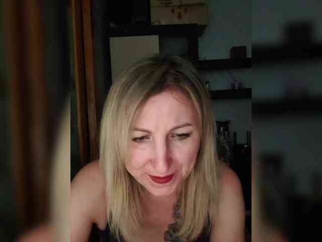 Nushka1984 webcam
