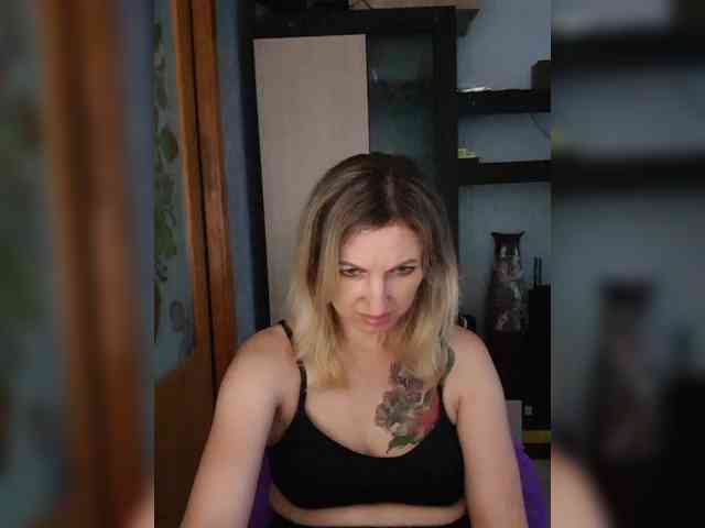 Nushka1984 webcam