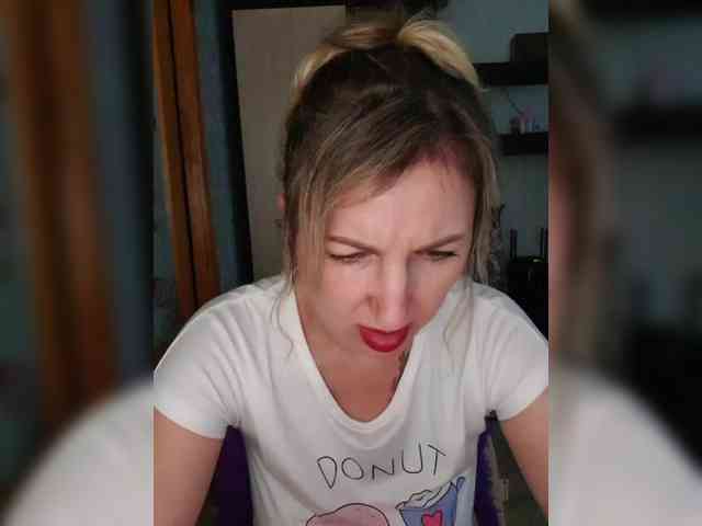 Nushka1984 webcam