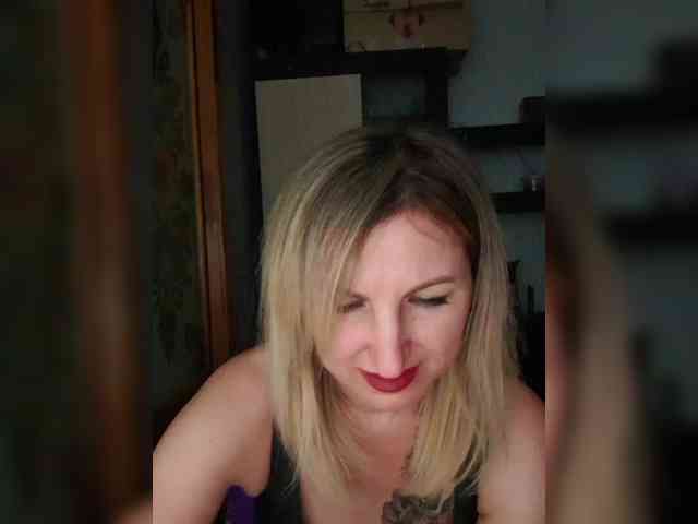 Nushka1984 webcam