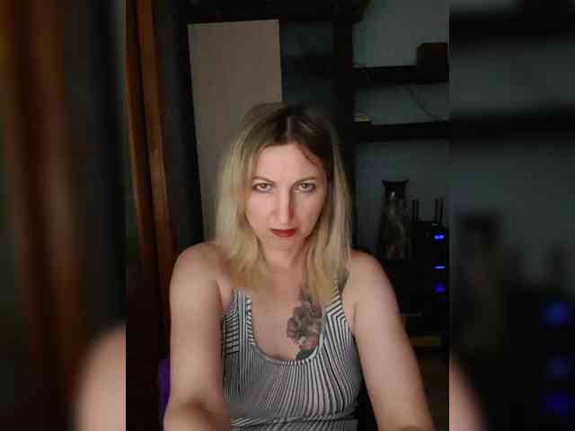 Nushka1984 webcam