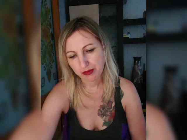 Nushka1984 webcam