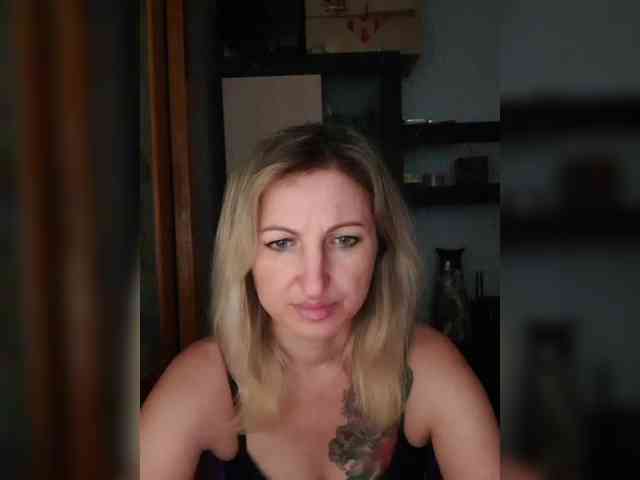 Nushka1984 webcam