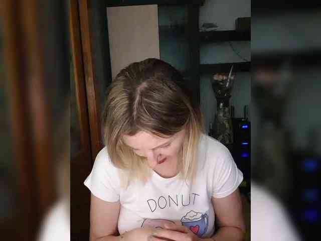 Nushka1984 webcam