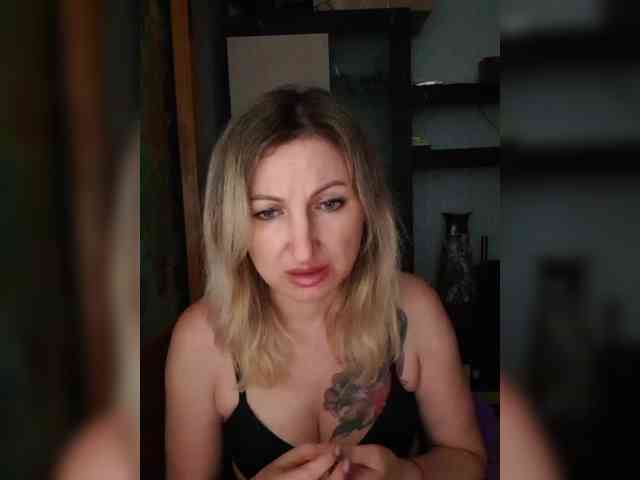 Nushka1984 webcam