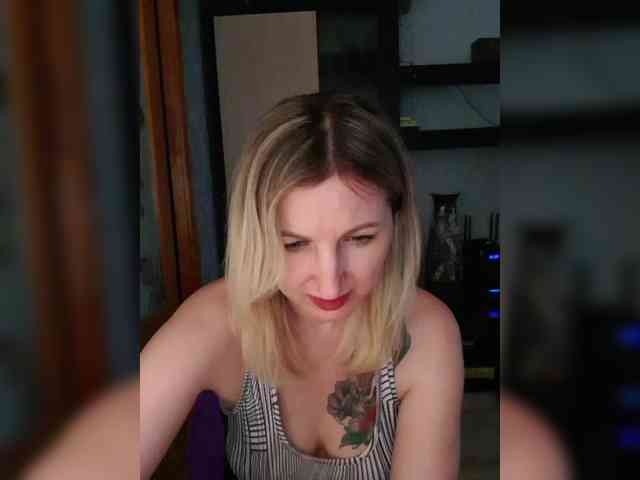 Nushka1984 webcam