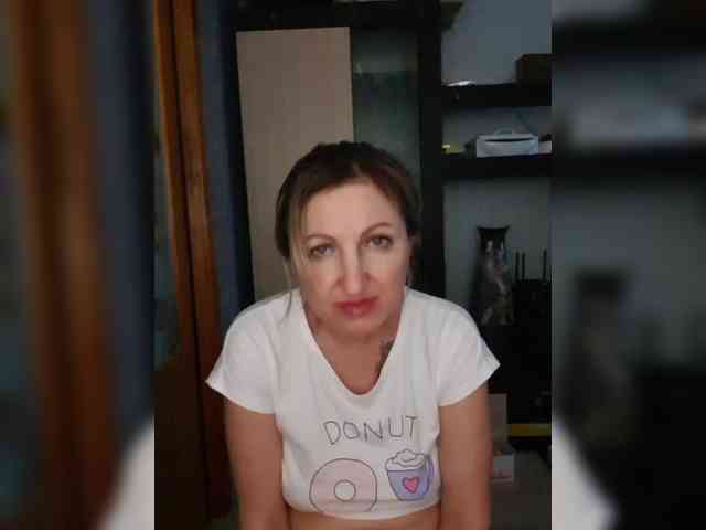 Nushka1984 webcam