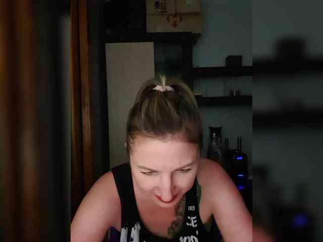 Nushka1984 webcam