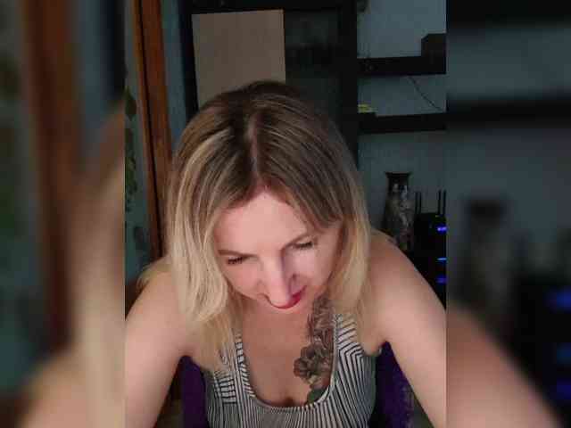 Nushka1984 webcam