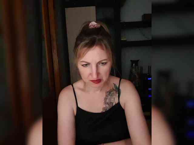 Nushka1984 webcam