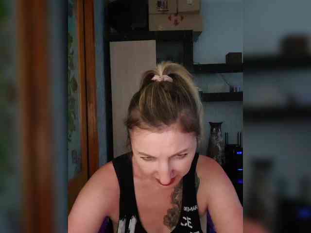 Nushka1984 webcam
