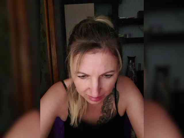 Nushka1984 webcam