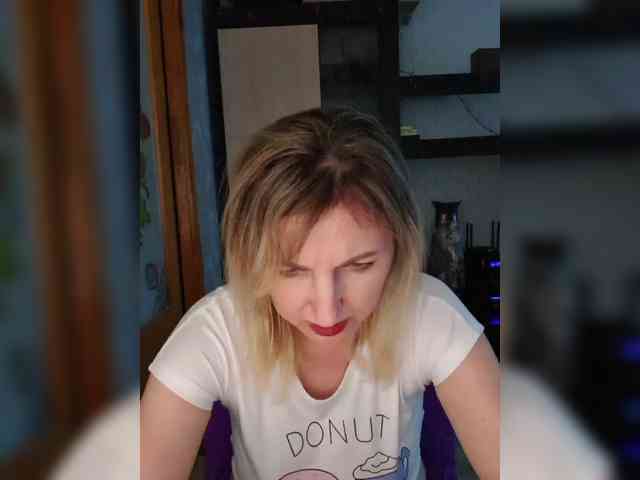 Nushka1984 webcam