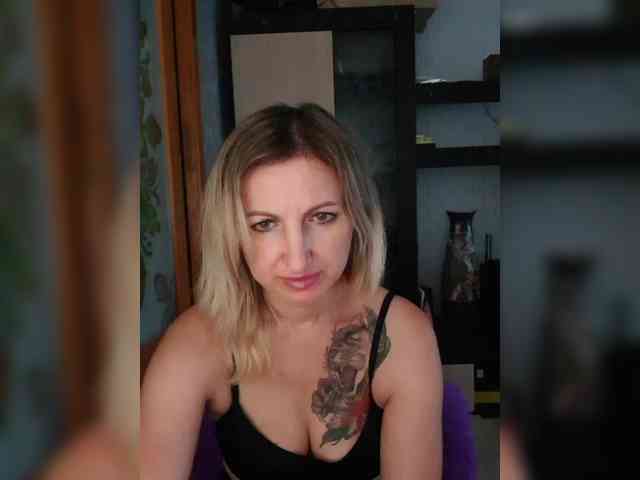 Nushka1984 webcam