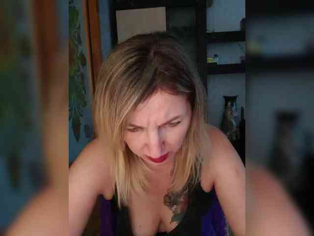 Nushka1984 webcam