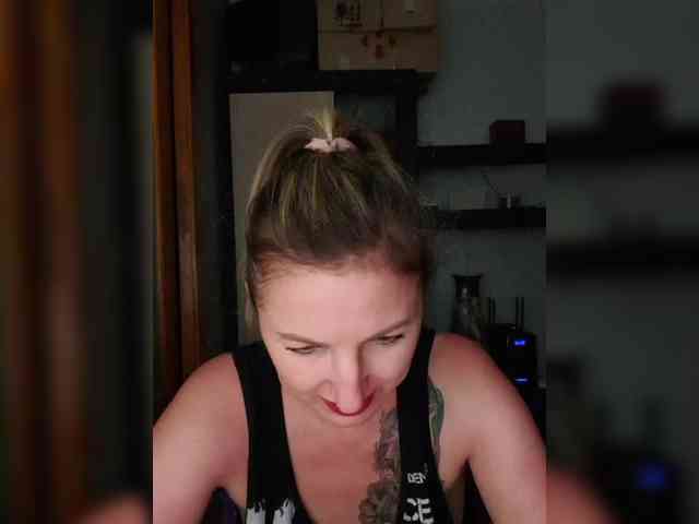 Nushka1984 webcam