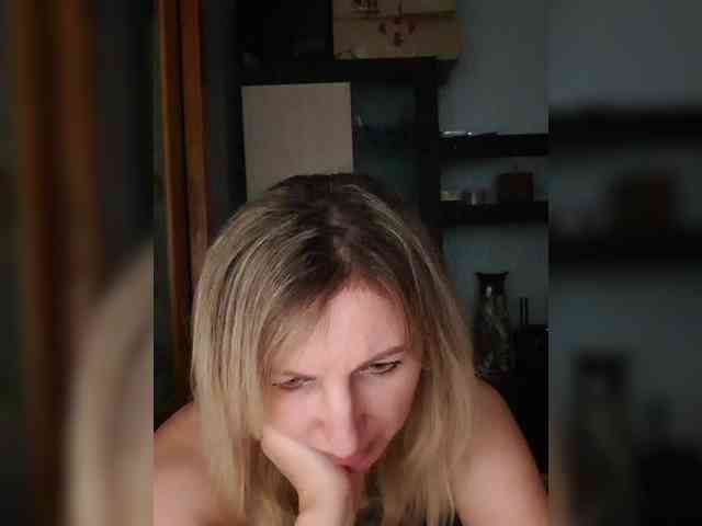 Nushka1984 webcam