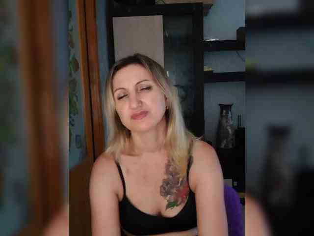 Nushka1984 webcam