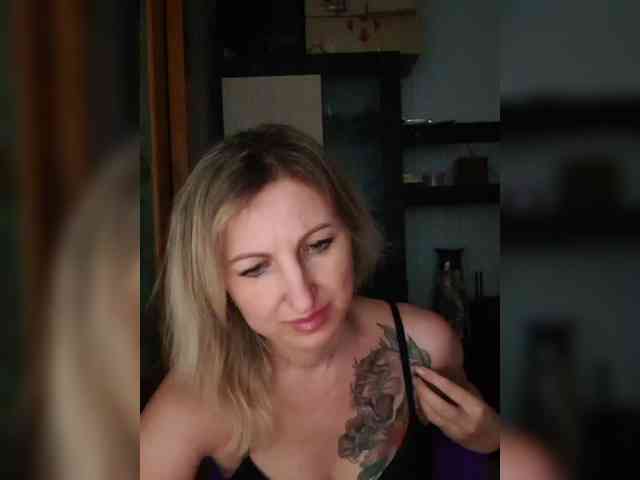 Nushka1984 webcam