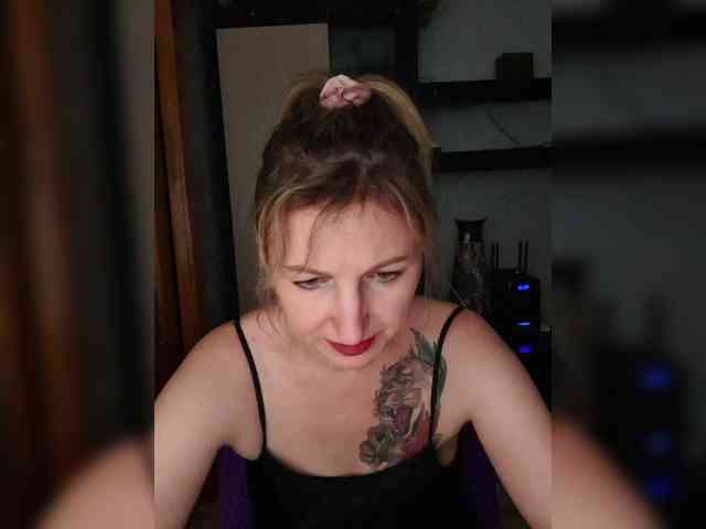 Nushka1984 webcam