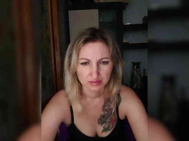 Nushka1984 webcam