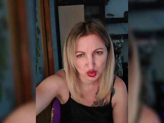 Nushka1984 webcam