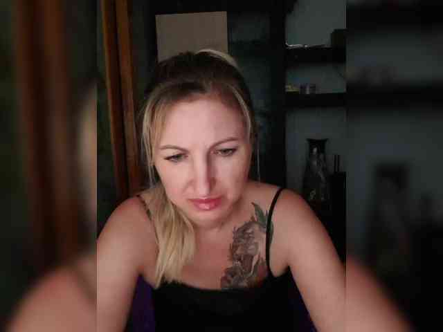 Nushka1984 webcam