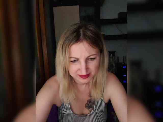 Nushka1984 webcam