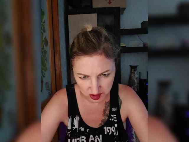 Nushka1984 webcam