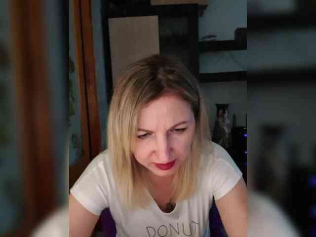 Nushka1984 webcam