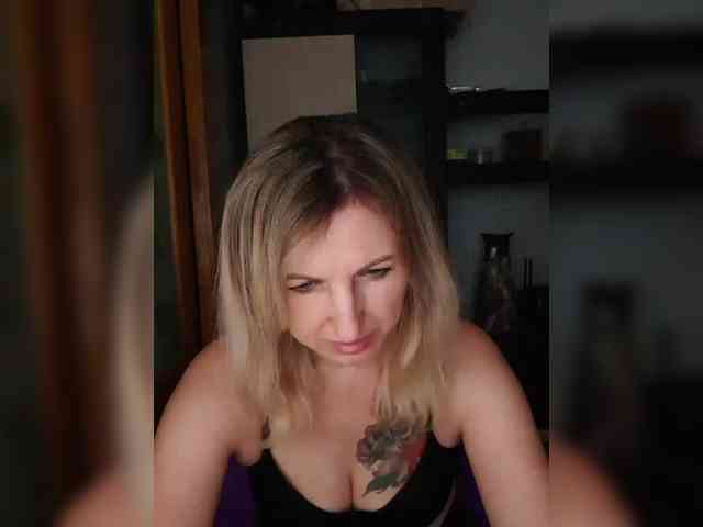 Nushka1984 webcam