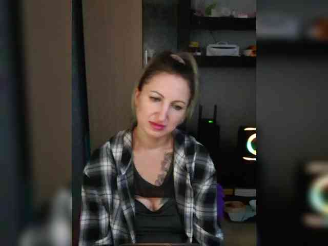 Nushka1984 webcam