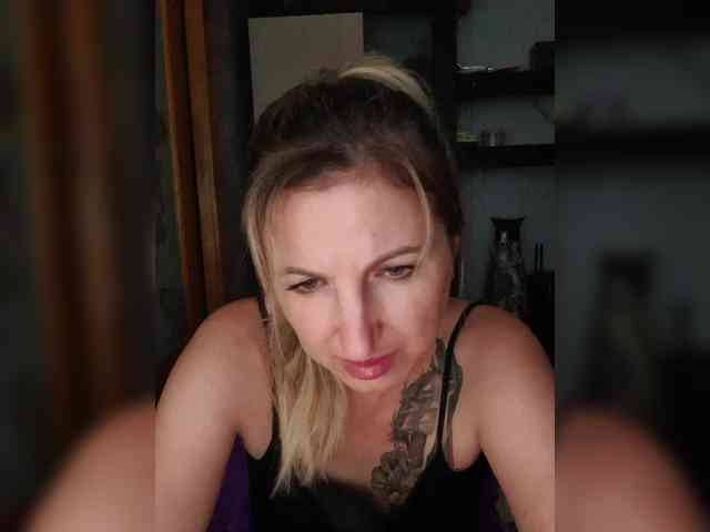 Nushka1984 webcam