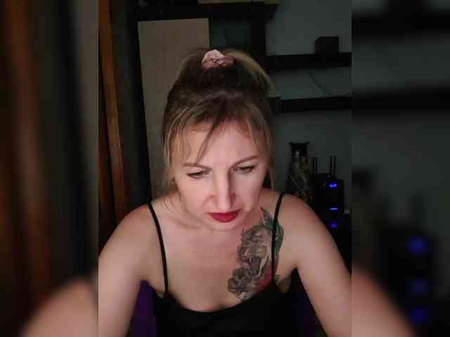 Nushka1984 webcam