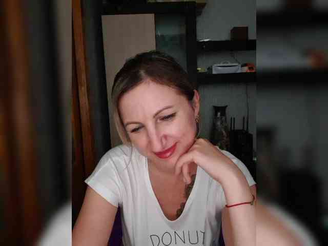 Nushka1984 webcam