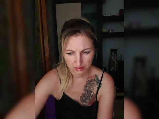 Nushka1984 webcam