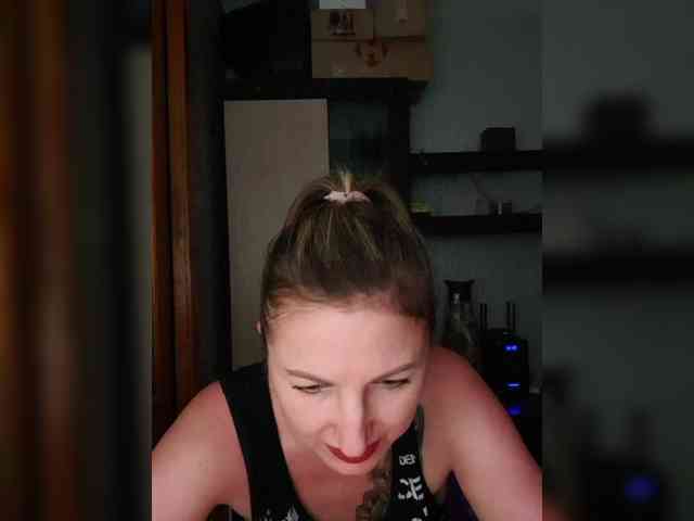 Nushka1984 webcam
