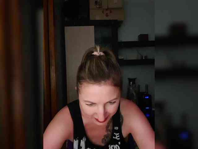 Nushka1984 webcam