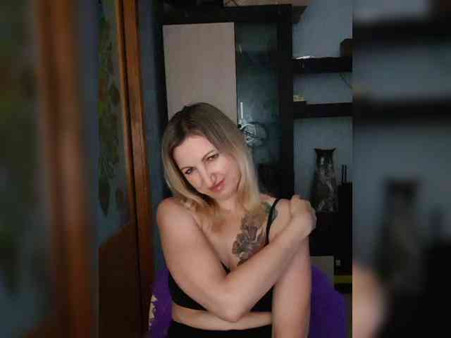 Nushka1984 webcam