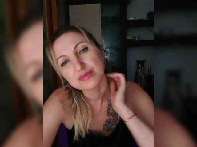 Nushka1984 webcam
