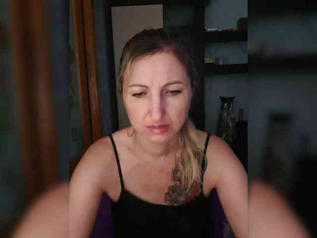 Nushka1984 webcam